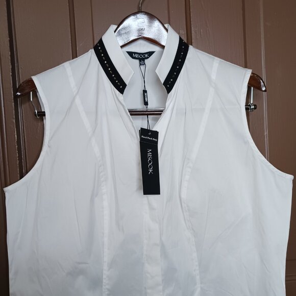 Misook Women's V-Neck Sleeveless Top Blouse L Black NWT Button Rhinestone Trim - Picture 4 of 9